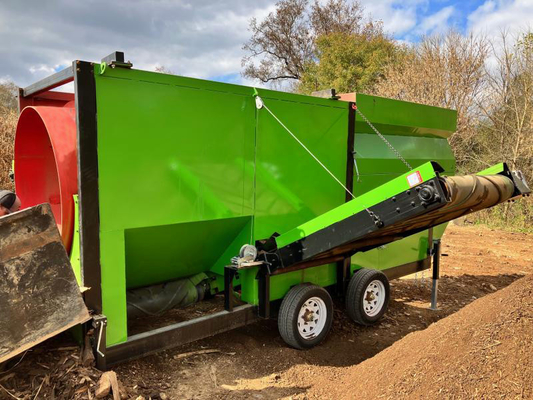 2200 KG モバイル トラムル スクリーン コンポスト トップ土と羊牛糞のスクリーニング