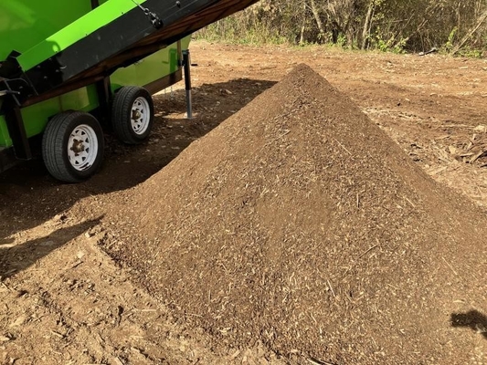 2200 KG モバイル トラムル スクリーン コンポスト トップ土と羊牛糞のスクリーニング