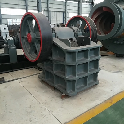 30kw PE400x600 モバイル 小型金鉱石 石の口腔 粉砕機 寸法 1400x1740x1663mm