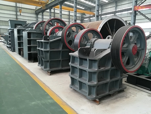 30kw PE400x600 モバイル 小型金鉱石 石の口腔 粉砕機 寸法 1400x1740x1663mm