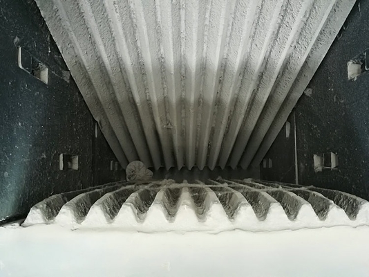 30kw PE400x600 モバイル 小型金鉱石 石の口腔 粉砕機 寸法 1400x1740x1663mm