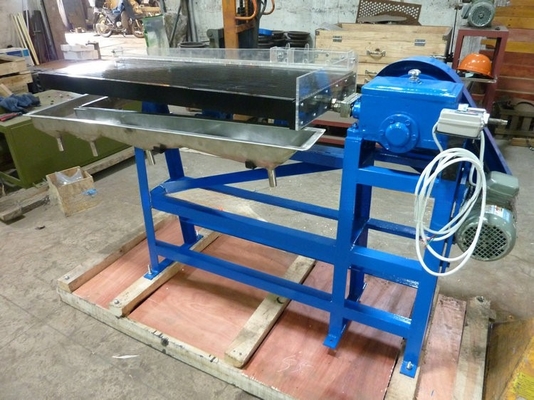 建設工事 小型 持ち運び可能な 金鉱 設備 金 650 kg の シェイカー テーブル